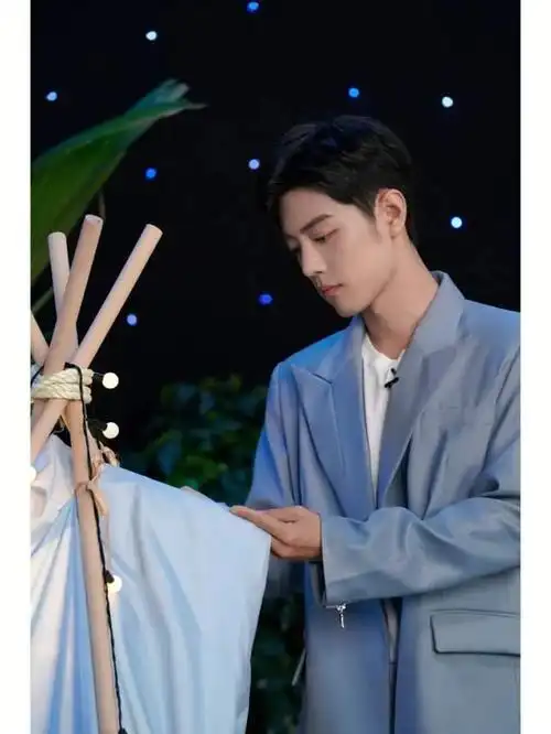 肖战大学旧照流出,青涩帅气又阳光被赞,被赞是最美的初恋!