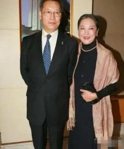 恬妞和恬妮一个嫁万梓良一个嫁岳华一对姐妹花命运大不同