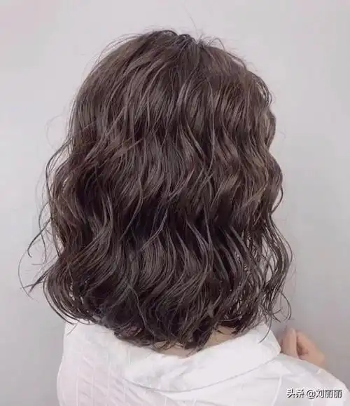 适合头发少的发型(适合头发细软少的女性)