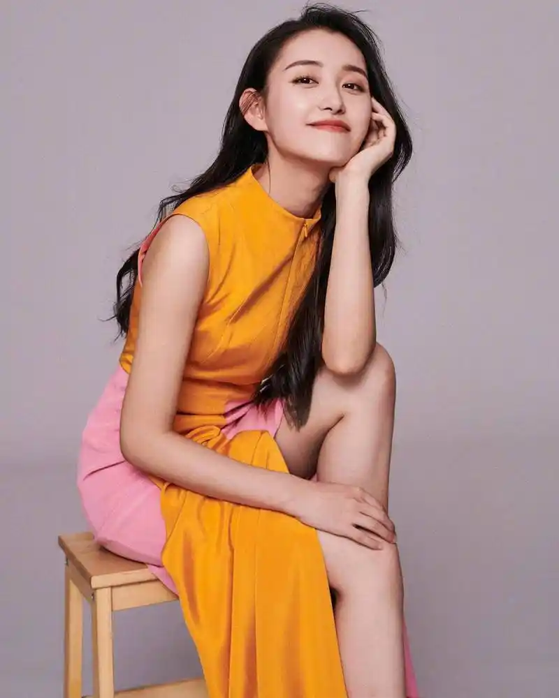 原创童星蒋依依终于长大啦私服造型简单又多变穿成00后少女典范