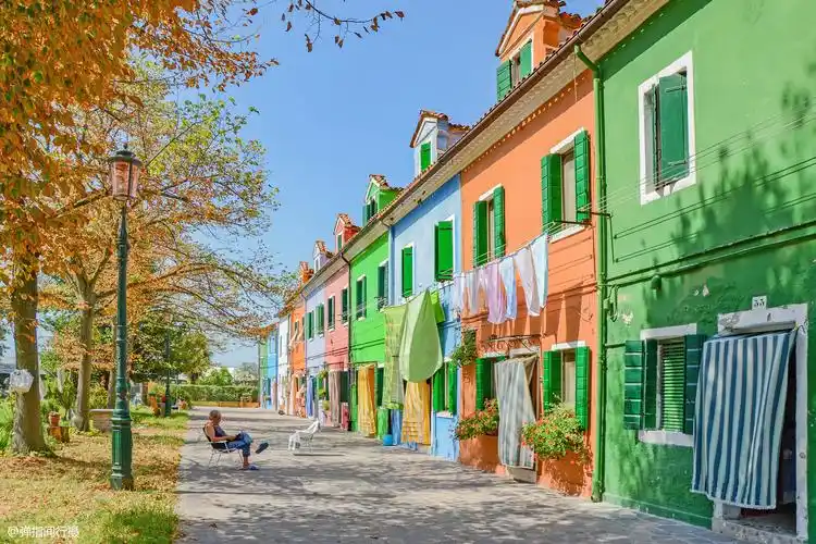 原创意大利最美海岛房子色彩斑斓除了装饰生活原来还有这个原因