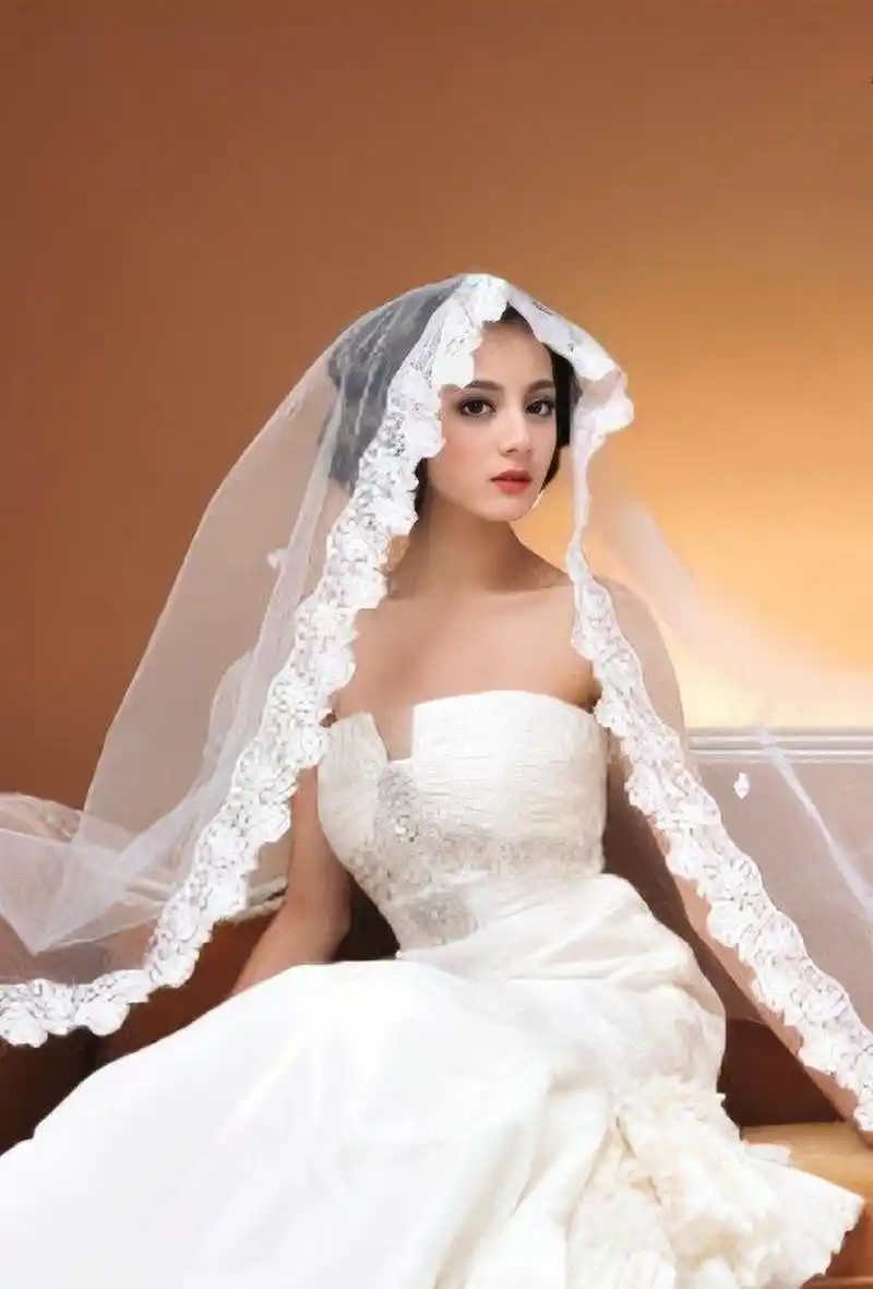 迪丽热巴婚纱照,好美啊!据说是15岁时拍的,不知道以后会便宜哪个小子