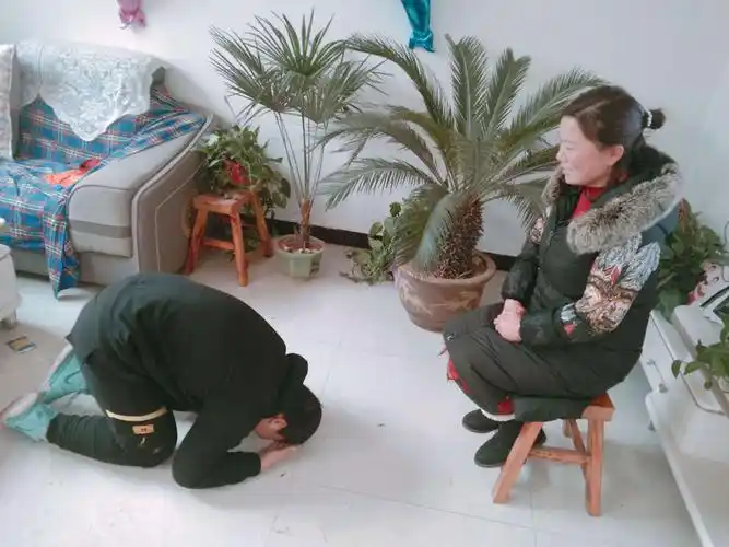 汝州市有道实验教育集团向阳校区九年级揽月九班2021年春节叩拜长辈