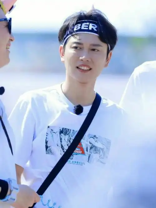 孟鹤堂  分享一波堂堂～嘻嘻#分享照片  #德云社值得  #德云女孩