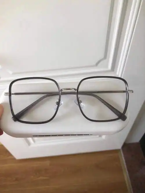 自带时尚气息的方形眼镜戴上又酷又潮男女同款镜架很轻哦非常适合配