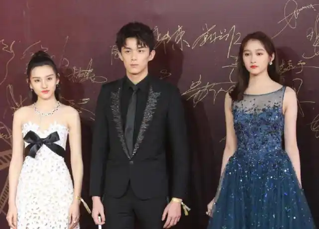 有一种陪伴成长叫关晓彤和吴磊长大后我就比姐姐更高了