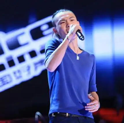 5月获得酷狗音乐盛典"飞跃进步男歌手奖";6月推出第三季中国好声音