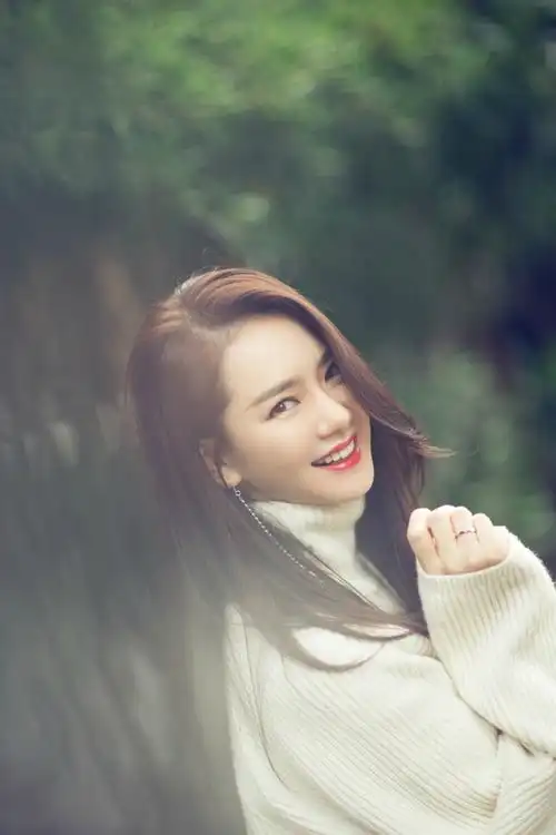 戚薇威尼斯风情性感写真