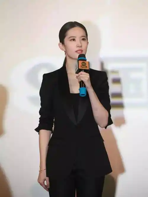 刘亦菲:衣品终于配上高颜值!