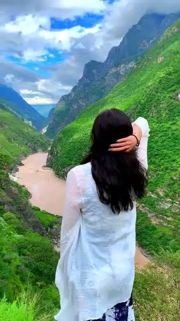 她在等等一个人一段路故事一个旅程一段生命的意义宅家看风景