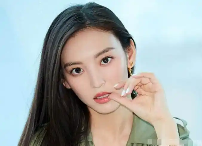 尤靖茹个人资料年龄多少岁 老公是冯荔军吗结婚照怎么回事