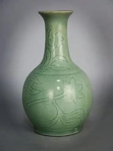 汝窑.清凉寺窑.青釉草花纹鹅颈瓶~润古雅林藏品