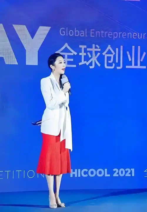 她是央视"女神级"主持人,才华不输董卿,如今38岁婚姻状况成迷