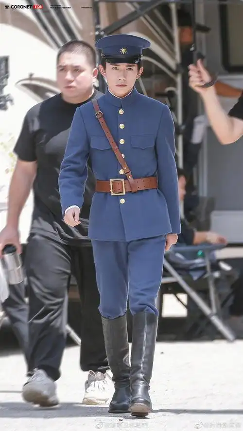易烊千玺超话#易烊千玺军装#《热血同行》易烊千玺军装剧照来了,身穿