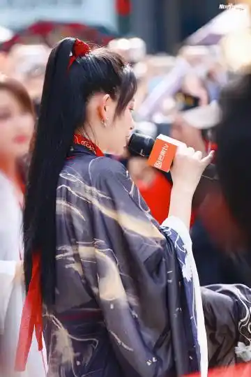 李斯丹妮长发古装造型