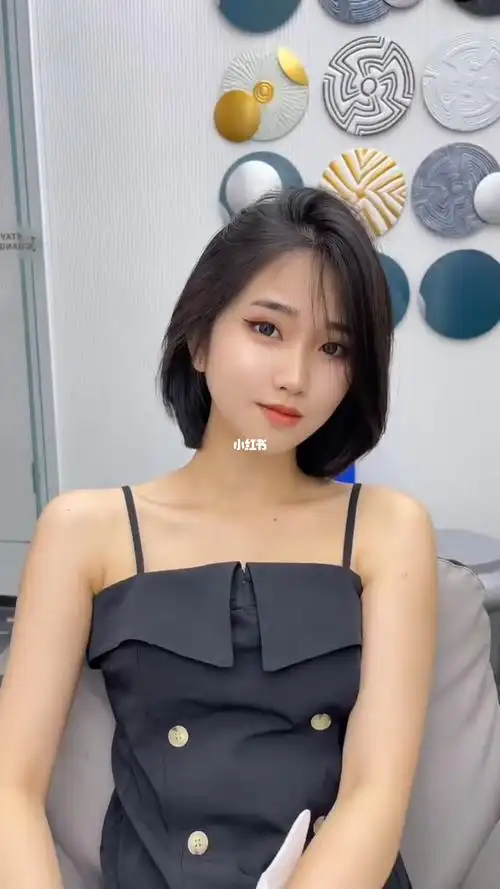 圆脸发型推荐女生初恋短发减龄显脸小发型