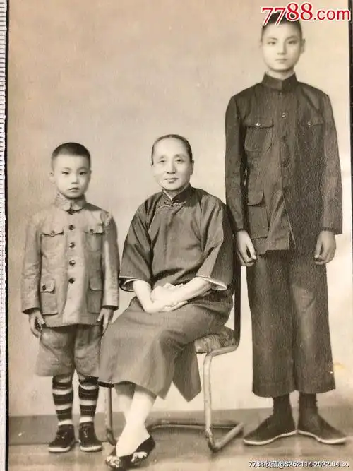 民国时期的女性和少年人物照服装面貌时代老记忆照片精美清晰完好