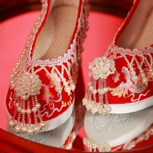 搭配秀禾服中式红色女古风内刺绣新娘鞋子结婚明制汉服婚鞋