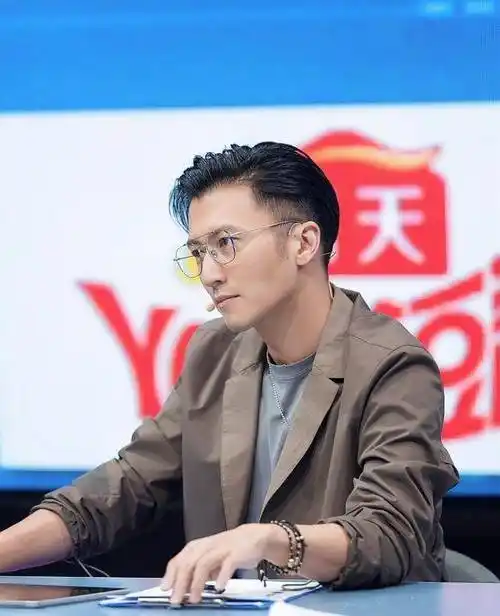 谢霆锋帅气造型,很有男人味,关键还懂六国语言!