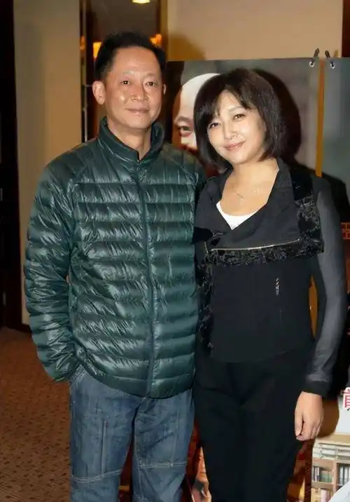 "荧幕情侣"江珊同框王志文,一个优雅美丽,一个稳重有男人味_经典_身材