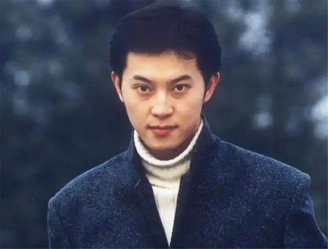 赏花美男 年轻时的沙溢 当之无愧的校草 顺便安利一下沙溢的新综《萌