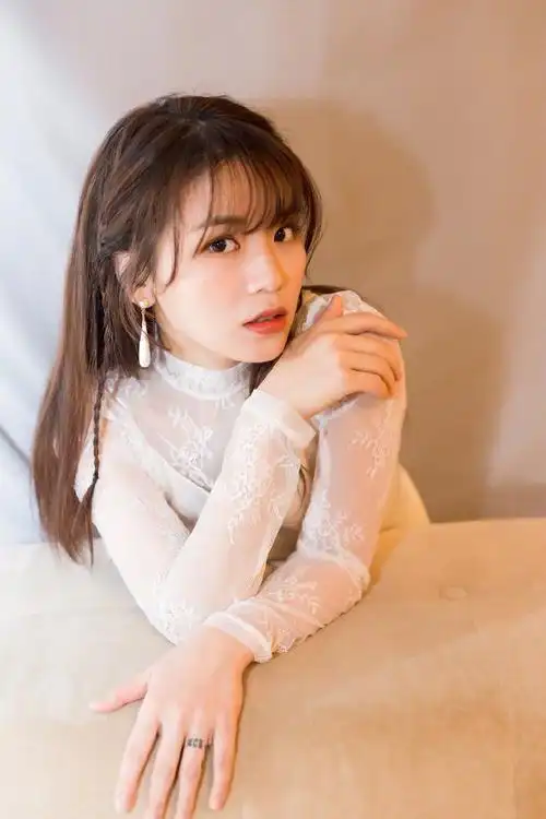 黄英法式刘海摩登少女感写真图片56