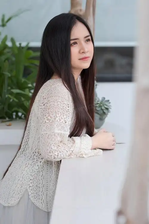 亚洲气质长直发发型图片