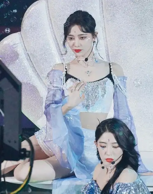 许佳琪是什么神仙颜值?与戴萌水中舞蹈,美得堪称是仙女下凡