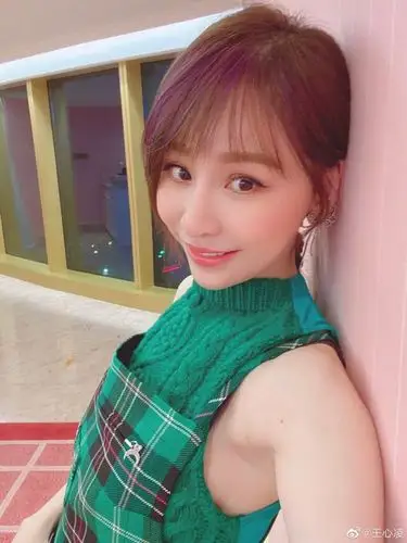 38岁王心凌晒近照绑低马尾尽显少女感