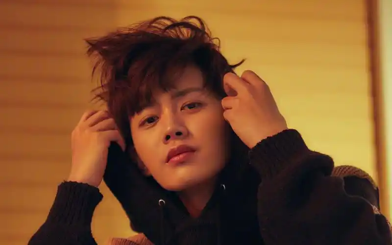 任嘉伦最新杂志帅气写真图片