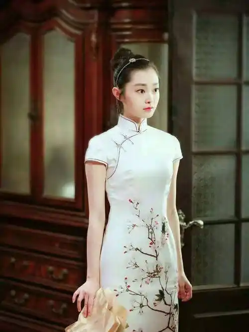 天生为旗袍而生的6位女星,性感迷人,倪妮宋轶上榜,有你女神吗_巩俐