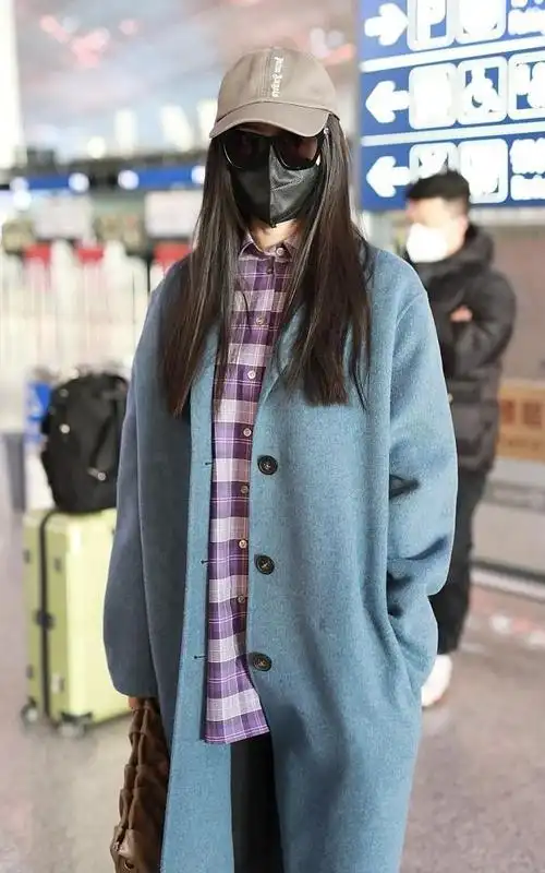 张天爱真有明星范儿全副武装现身机场身穿大衣太优雅了