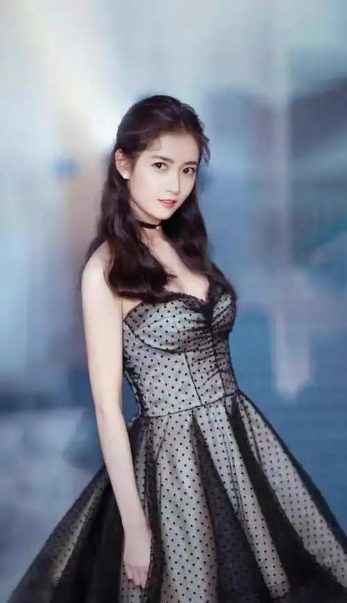 陈钰琪靓丽女神微微一笑很倾城