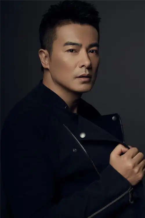 于波最新写真硬朗有型 气质冷峻魅力不减