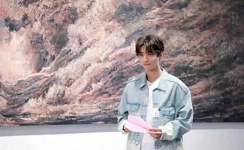 原创王俊凯真是妥妥的小奶狗深蓝色牛仔装配制服太有日系风了