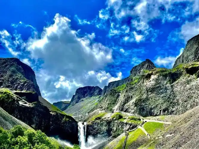 长白山天池瀑布