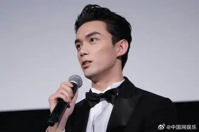 吴磊衬衫皮裤造型##吴磊