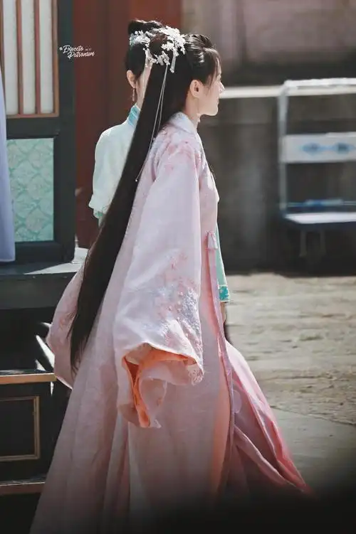 流量警告《祝卿好》站姐路透.这造型我get袁冰妍颜值.