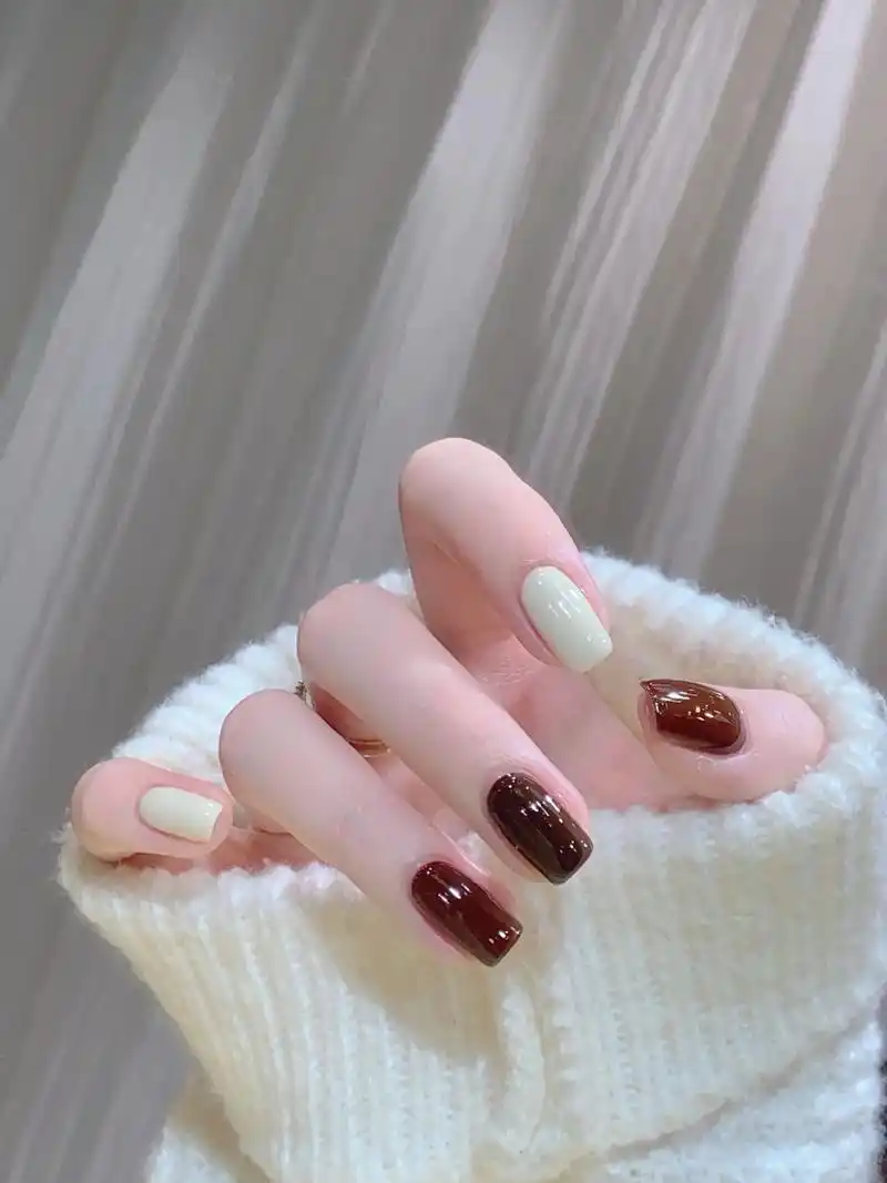 98这也太显白啦|秋冬跳色美甲.