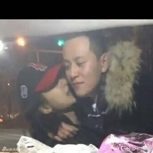 秦俊杰正在上海拍摄《天衣无缝》,2017年的最后一天,女朋友杨紫前往