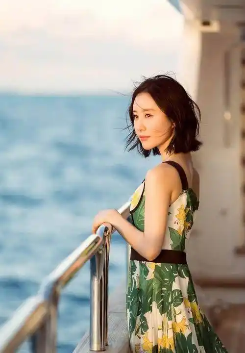 30岁的舒畅又美又红,网友:舒畅再一次与杨幂齐名,秒变带货女王_造型