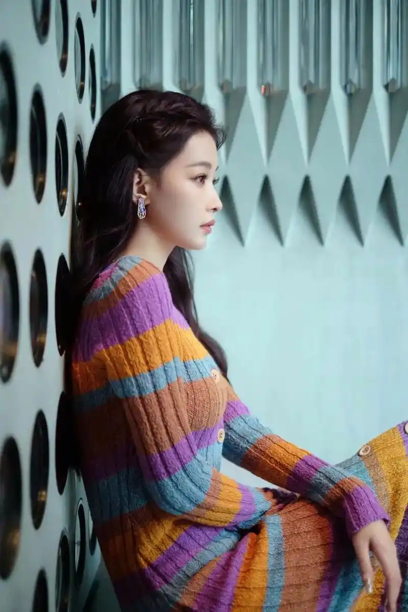 孙怡 条纹长袖针织连衣裙 清新而温暖