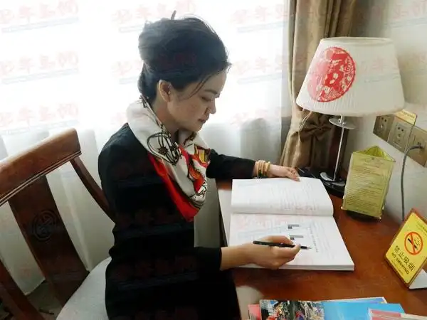 市政协委员,青岛酿造有限公司总经理蔡晓丹