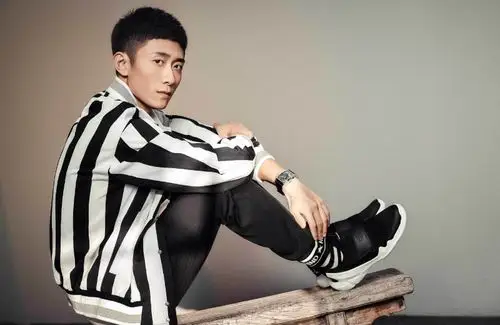 年轻派实力小演员张一山新剧开播,帅气十足引网友注目