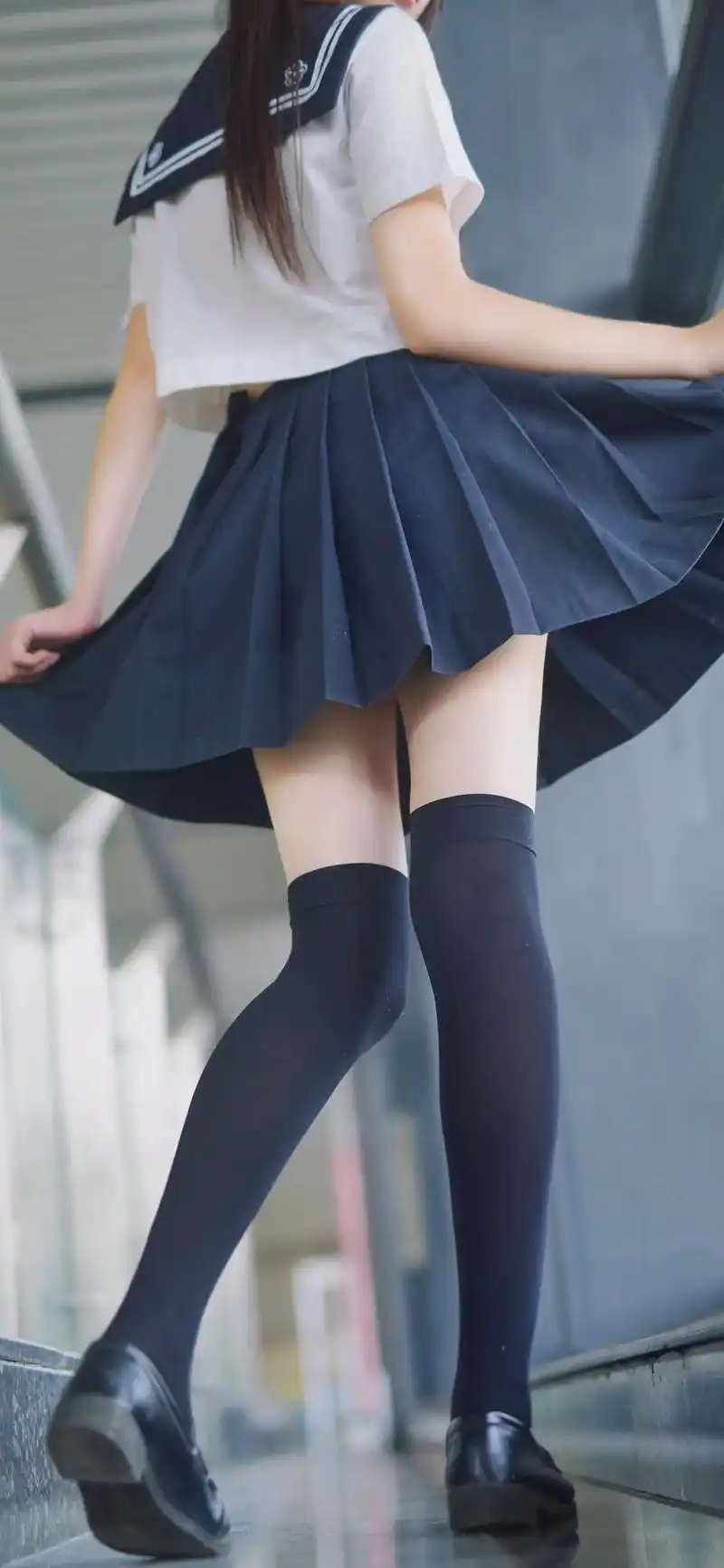 每日壁纸 #黑丝袜 #黑色系 #过膝袜 #黑丝美女 每日壁 - 抖音