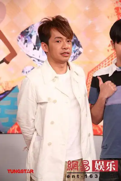 台湾艺人大炳现身谈吸毒经过称对自己失望