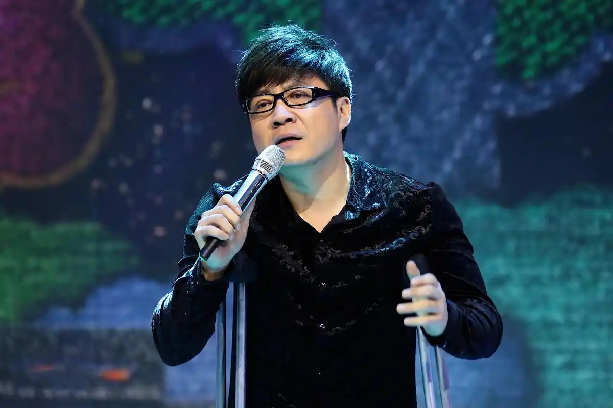 3,李琛是一个让人欣赏,喜欢的歌手,从唱《窗外》开始一直都很认真的