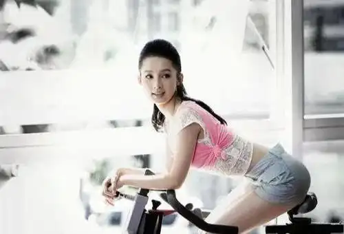 《庆余年2》34岁的李沁片酬600万,18岁就出道了