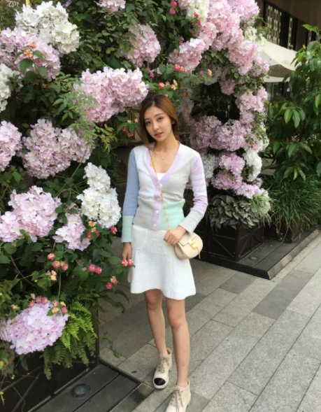 王思聪前女友豆得儿近照颜值回春,脸部却仍有充气感,网友质疑其整容