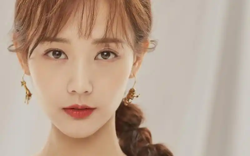 出生普通工人家庭,却成为了大明星,比演技出圈的是李一桐的语录